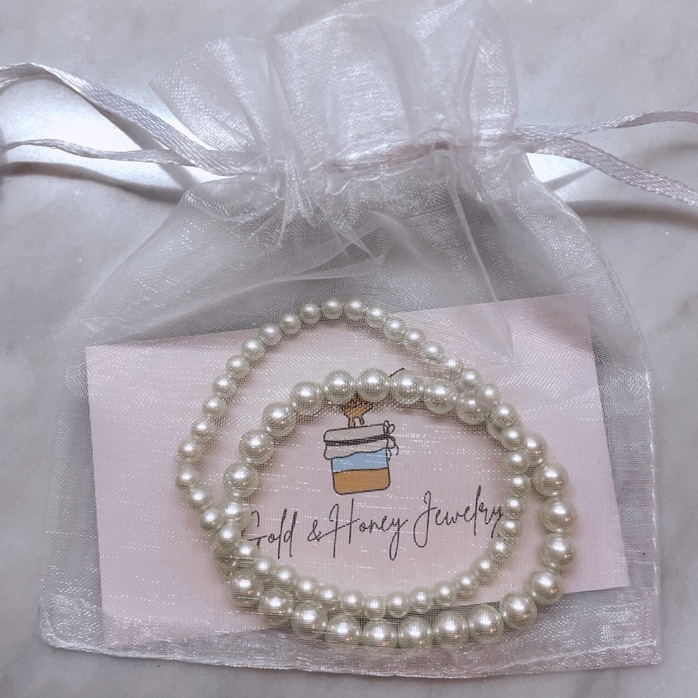 Pearl stackable bracelet from Gold and Honey jewelry - Picture 6 of 9